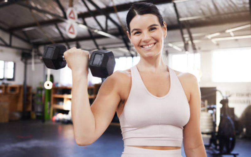 Strength training for weight loss women doing dumbbell squats at the gym